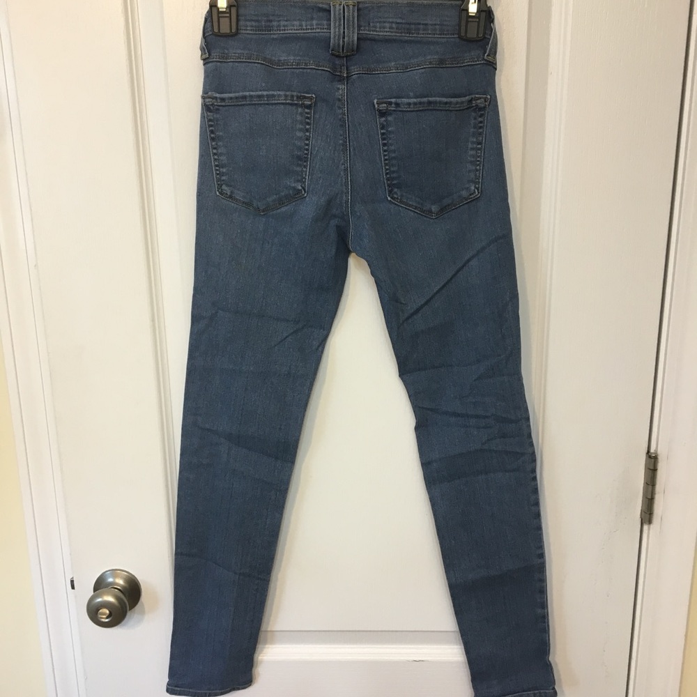 Light wash cropped jeans 👖